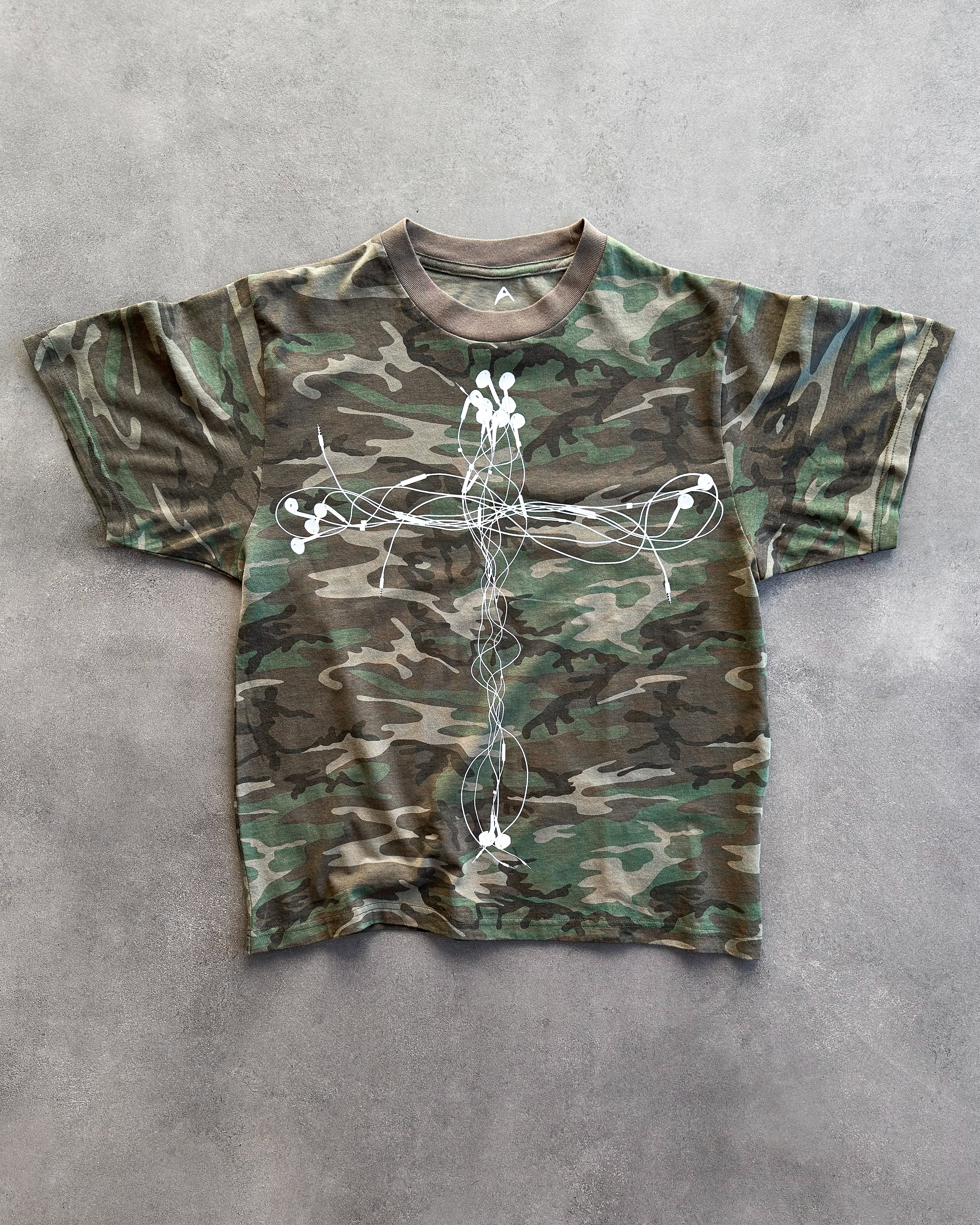 "EARPHONES" CAMO T-SHIRT